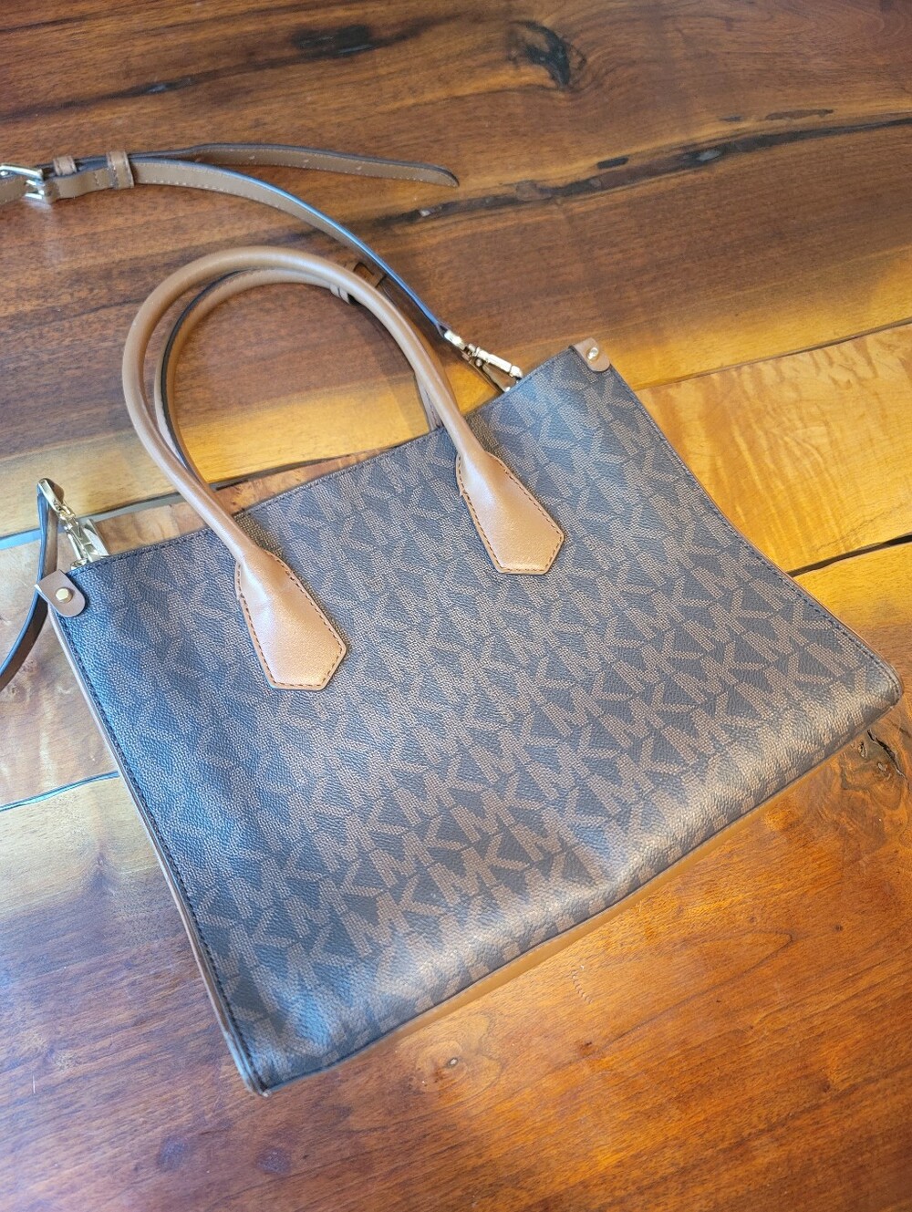 Michael Kors Triple Compartment Shoulder Bag With Detachable Strap - Picture 11 of 13